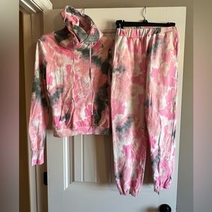 True Craft pullover and jogger set